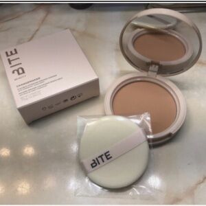 Bite Beauty Changemaker Compact in DEEP 1